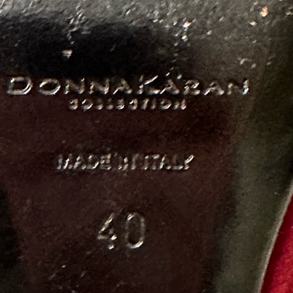 DONNA KARAN vintage burgundy suede ankle boot in EUC, with black collars folded - Picture 6 of 6